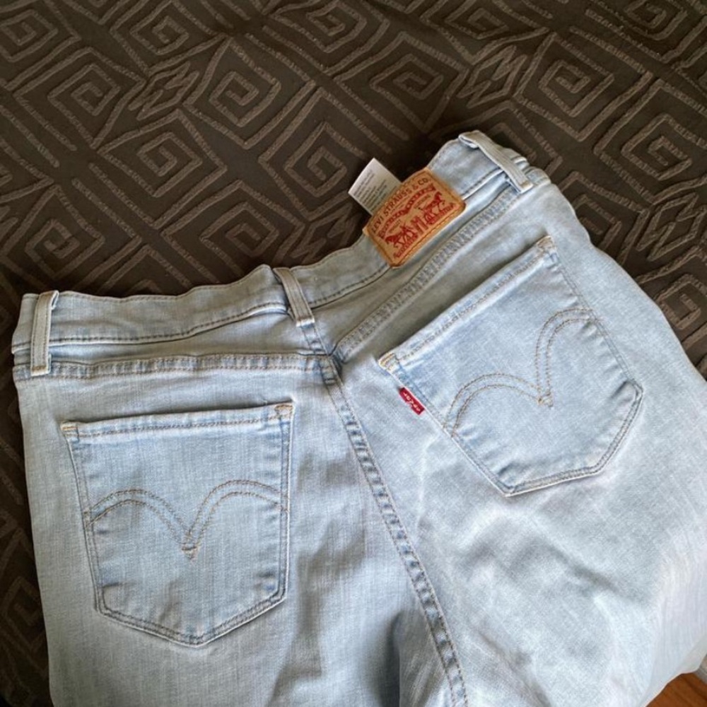 Levi's Women's Straight Leg Light Blue Jeans
